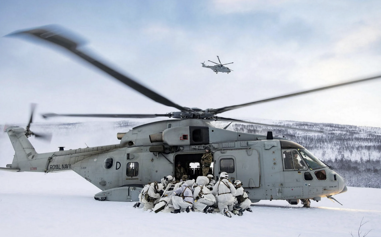 Vì ông Donald Trump, NATO tính đường triển khai quân đội tại Greenland - Ảnh 1.