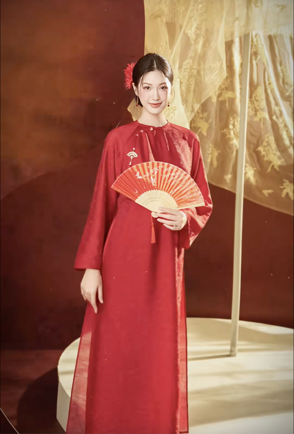 Ai mặc áo dài đẹp như Doãn Hải My: Nhan sắc “nghiêng nước nghiêng thành”, bất bại trong dàn WAGs Việt- Ảnh 1. Ai mặc áo dài đẹp như Doãn Hải My: Nhan sắc “nghiêng nước nghiêng thành”, bất bại trong dàn WAGs Việt- Ảnh 1.