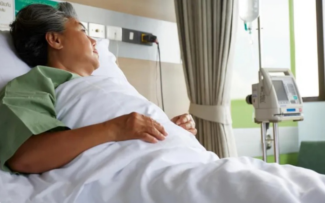 Ng&agrave;y bố chồng nhập viện, t&ocirc;i mới biết &ocirc;ng đ&atilde; &acirc;m thầm g&aacute;nh thay t&ocirc;i điều g&igrave;- Ảnh 1.