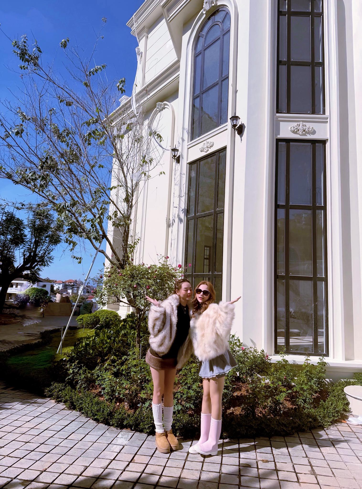 Lần đầu lộ diện căn biệt thự do Huyền Baby và bạn thân 20 năm xây để "dưỡng già" ở Đà Lạt - Ảnh 1. Lần đầu lộ diện căn biệt thự do Huyền Baby và bạn thân 20 năm xây để "dưỡng già" ở Đà Lạt - Ảnh 1.