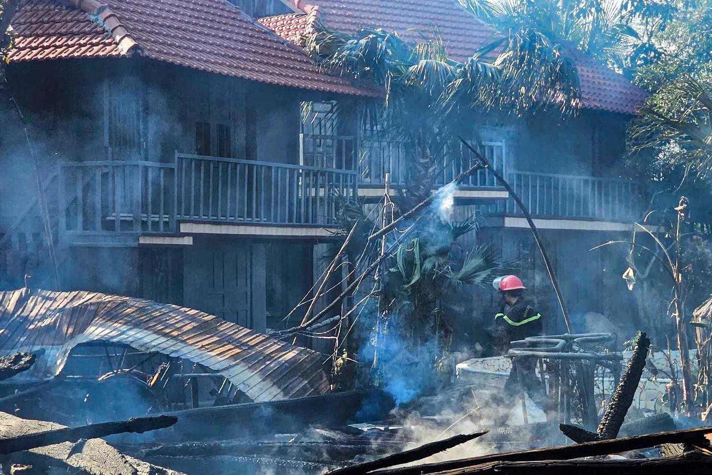 Quán cà phê m . G . Ở Đà Nẵng cháy lớn , gây tiếc nuối cho người dân - Ảnh 1. Quán cà phê m . G . Ở Đà Nẵng cháy lớn , gây tiếc nuối cho người dân - Ảnh 1.