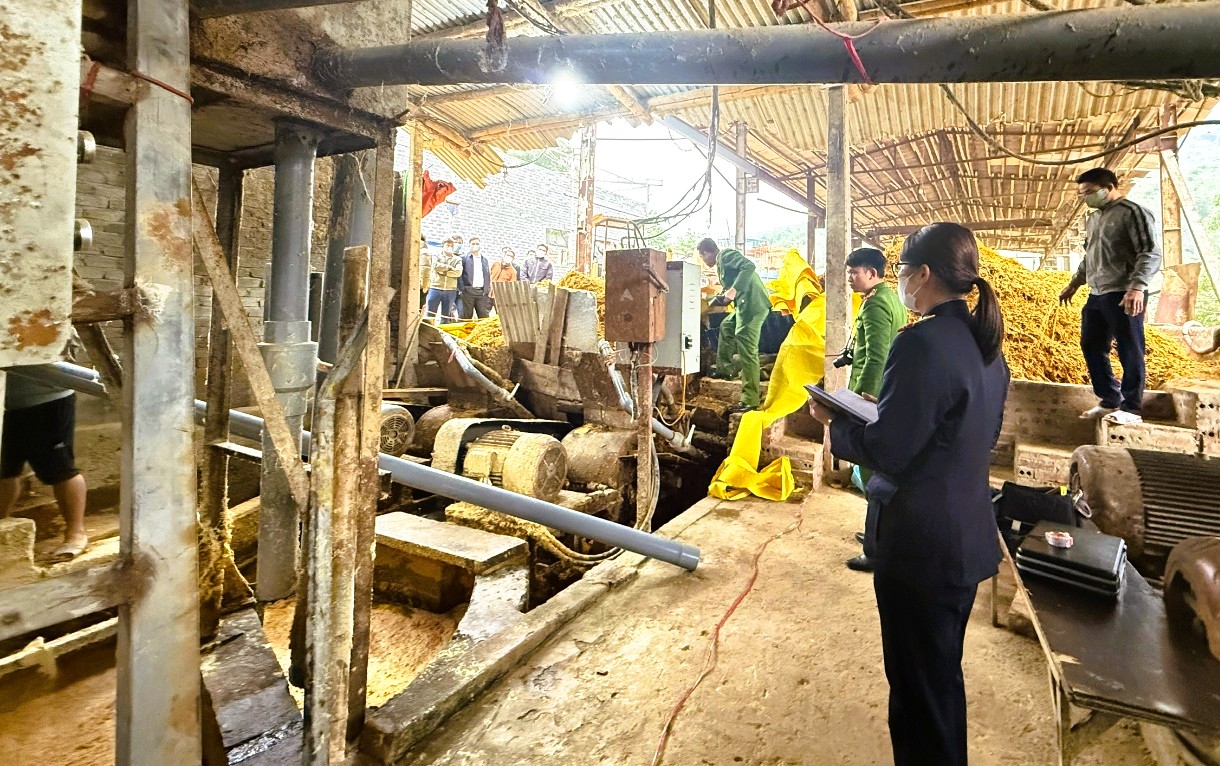 Tai nạn lao động nghi&ecirc;m trọng: Nữ c&ocirc;ng nh&acirc;n tử vong sau khi rơi v&agrave;o m&aacute;y nghiền r&aacute;c - Ảnh 1.