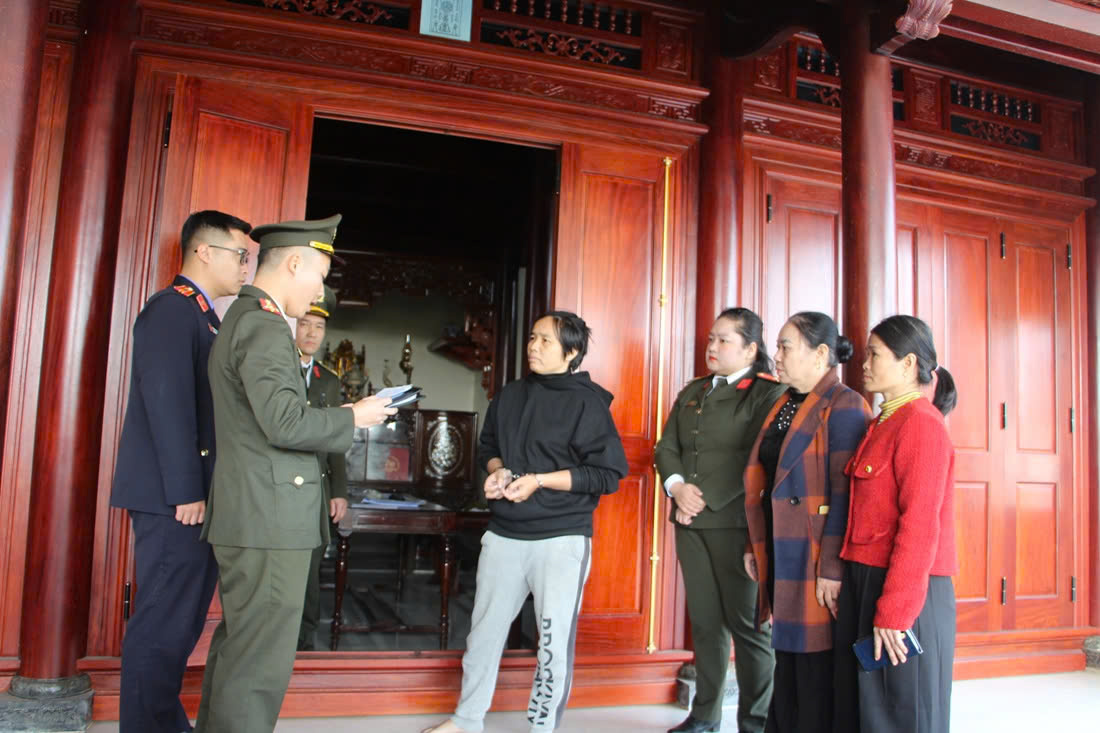 C&ocirc;ng an th&ocirc;ng tin ch&iacute;nh thức vụ kh&aacute;m x&eacute;t, bắt giữ Hồ Thị Hải - Ảnh 1.