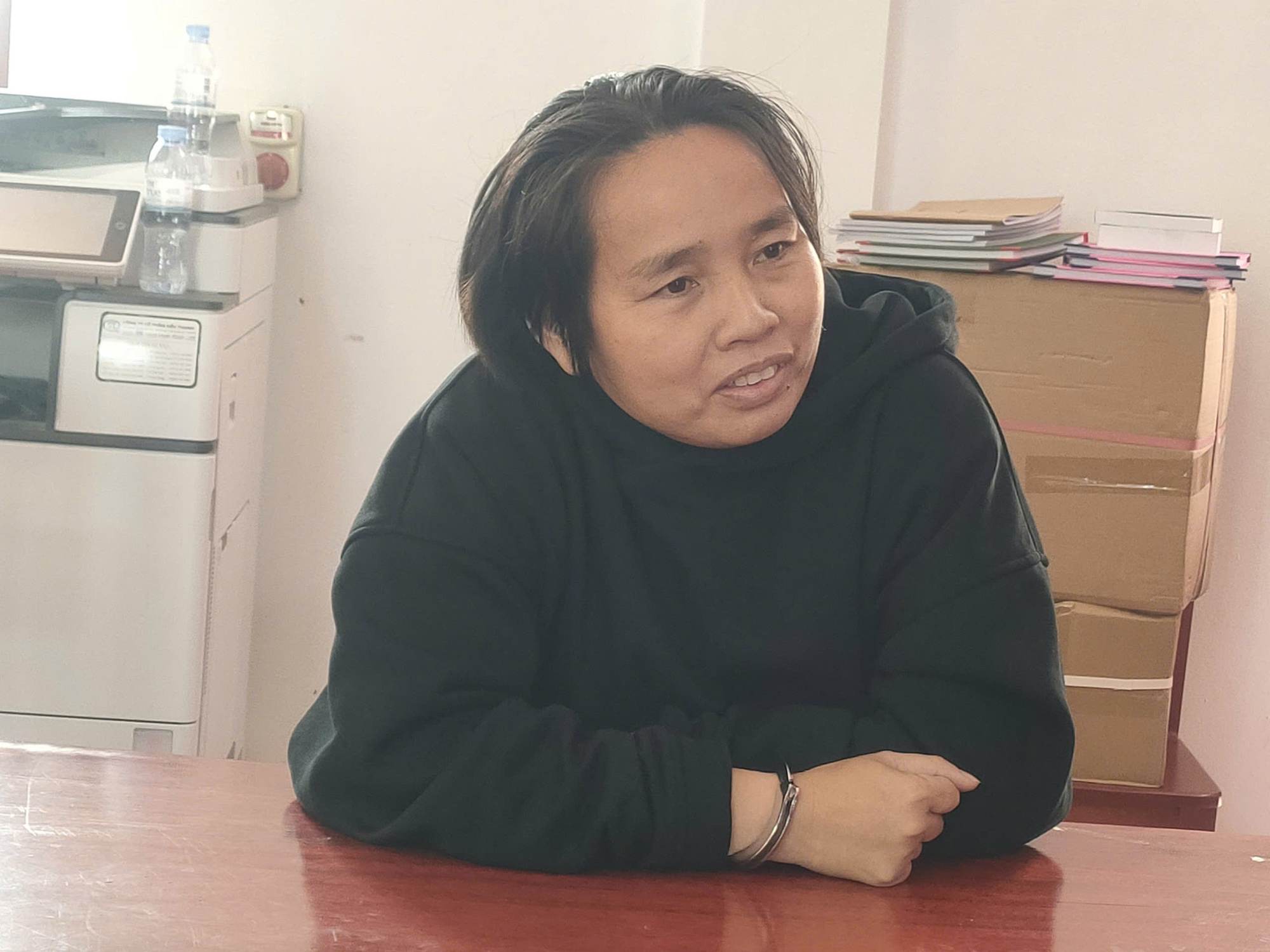 C&ocirc;ng an th&ocirc;ng tin ch&iacute;nh thức vụ kh&aacute;m x&eacute;t, bắt giữ Hồ Thị Hải - Ảnh 2.