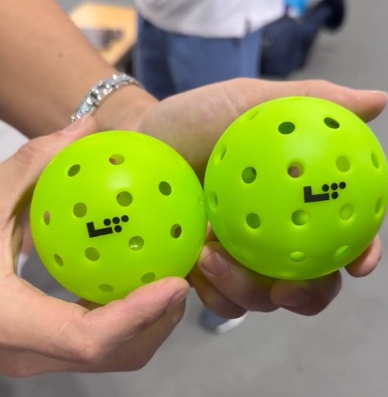Drama: B&oacute;ng Pickleball "hot hit" mới về Việt Nam nhưng d&iacute;nh nghi vấn b&oacute;ng fake? - Ảnh 4.