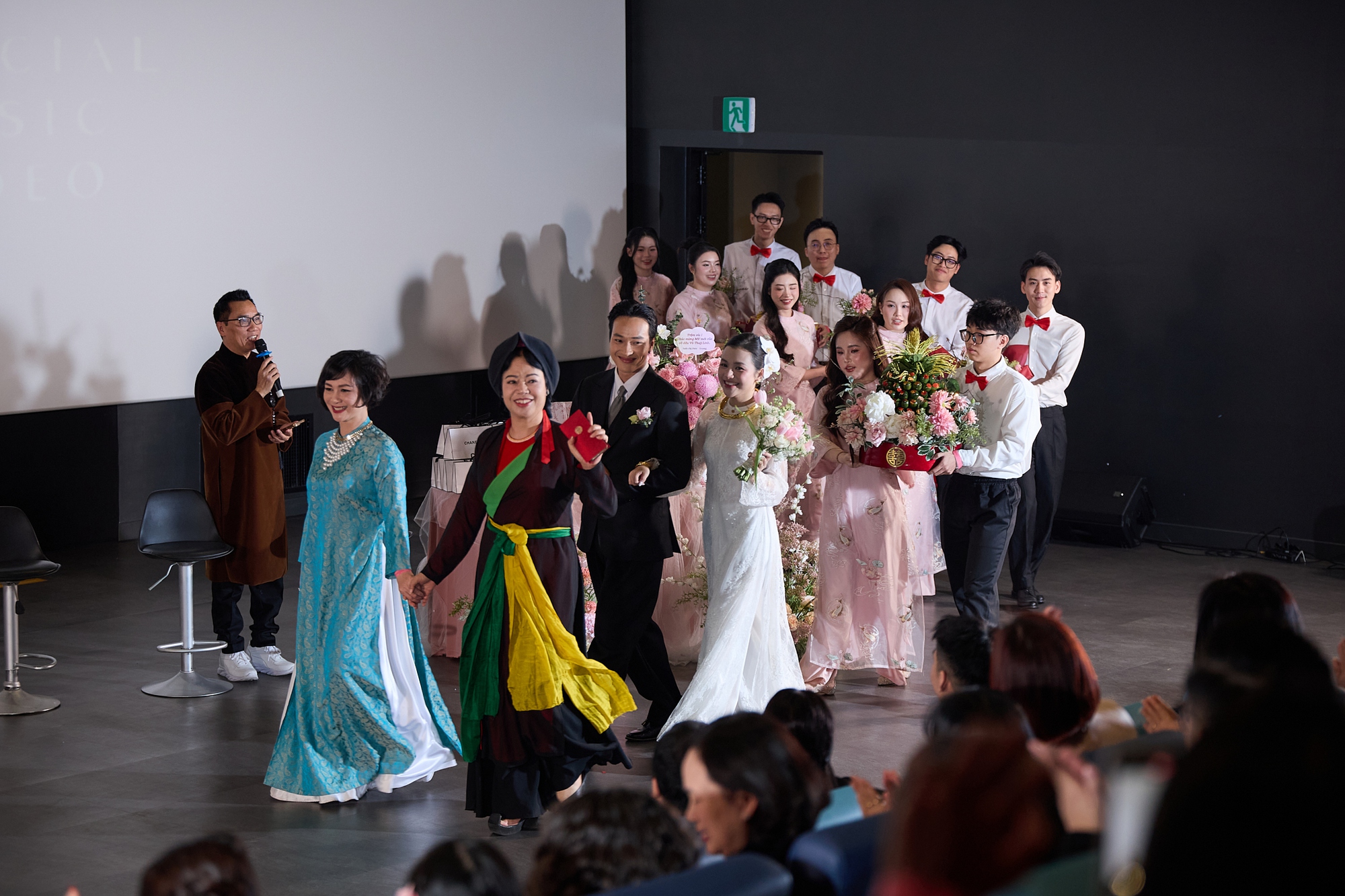 "Đ&aacute;m cưới" của Vũ Th&ugrave;y Linh v&agrave; L&acirc;m Thanh Nh&atilde; g&acirc;y n&aacute;o loạn trung t&acirc;m H&agrave; Nội- Ảnh 3.