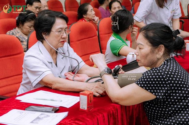 Bác Sĩ Ckii Nguyễn Thị Nhuần: Hơn Bốn Thập Kỷ Nỗ Lực Giữ Trọn Đạo Đức Nghề - Ảnh 4. Bác Sĩ Ckii Nguyễn Thị Nhuần: Hơn Bốn Thập Kỷ Nỗ Lực Giữ Trọn Đạo Đức Nghề - Ảnh 4.