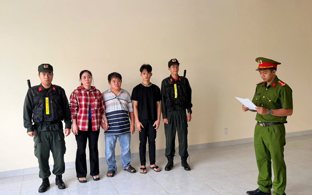 Ra Quyết định bắt tạm giam "chuy&ecirc;n gia t&agrave;i ch&iacute;nh" Nguyễn Đ&igrave;nh Vấn - Ảnh 2.