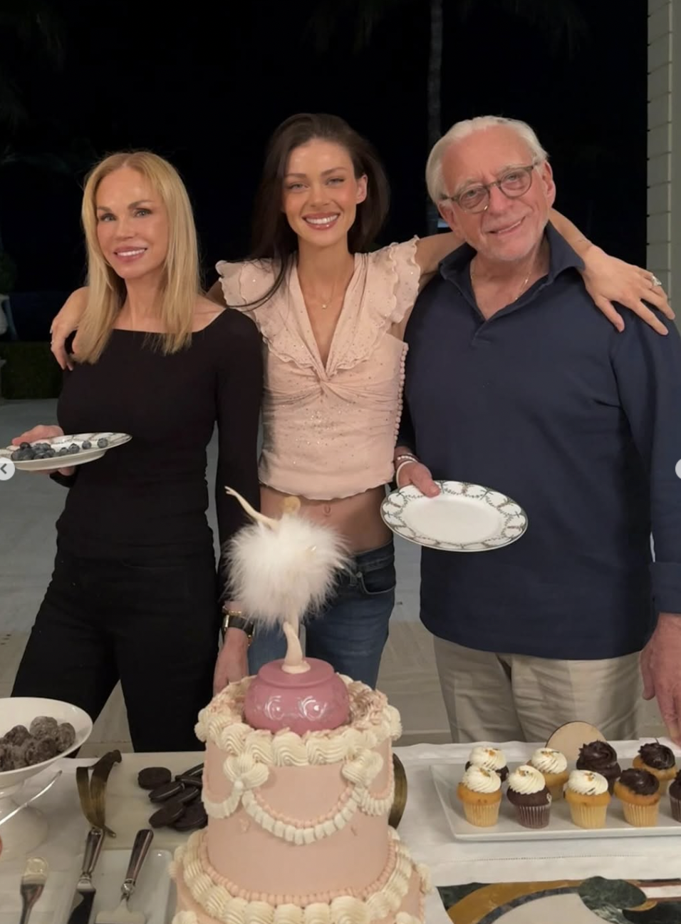 Gắt thật: Dâu cả xoá sạch ảnh với gia đình Beckham, nói một điều về "ekip" nhà ngoại tỷ phú gây chú ý - Ảnh 4.