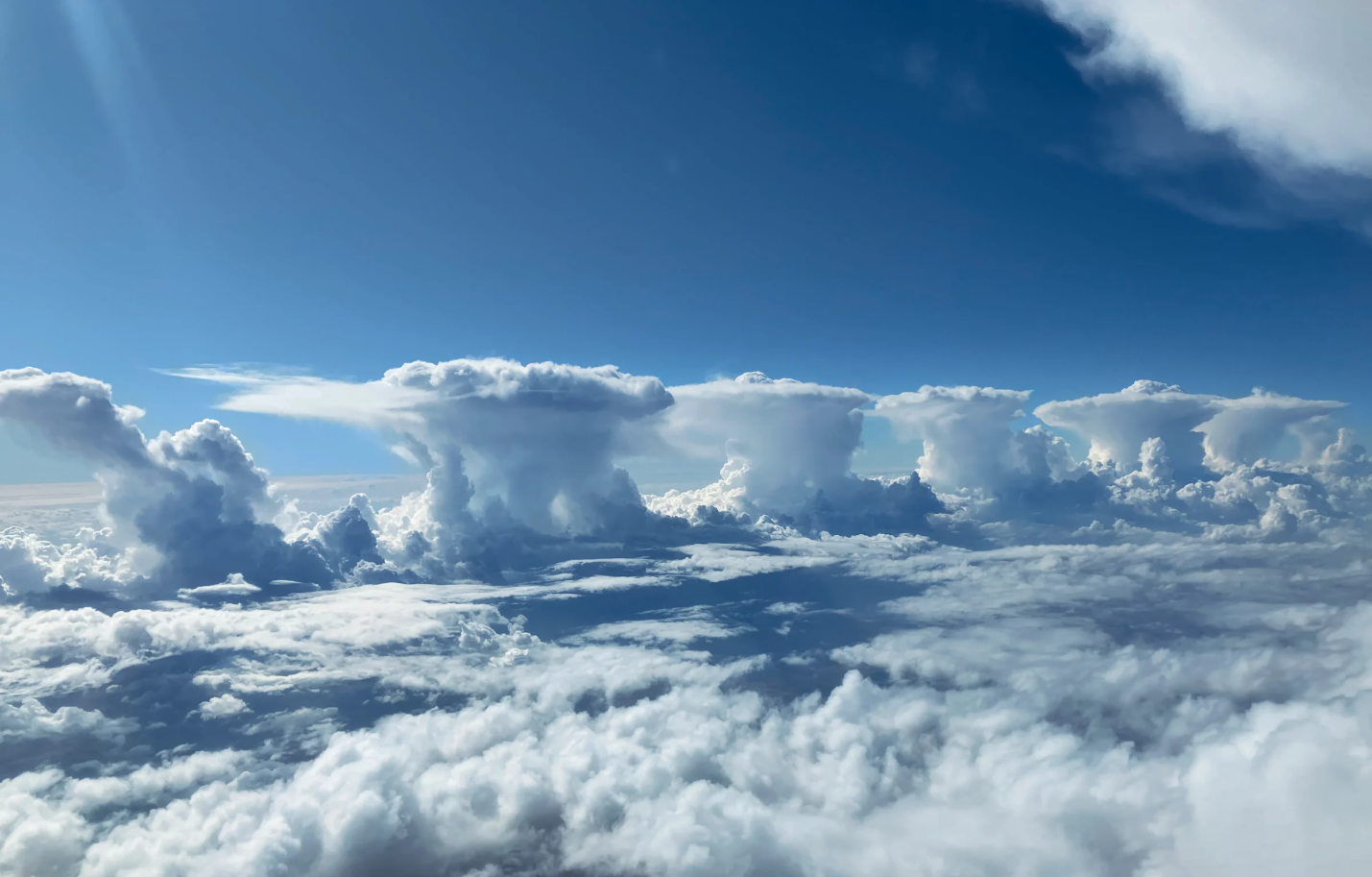 Phi c&ocirc;ng chụp h&igrave;nh ảnh sốc từ độ cao 150km về h&agrave;ng m&acirc;y gi&ocirc;ng T&acirc;y &Uacute;c - Ảnh 1.