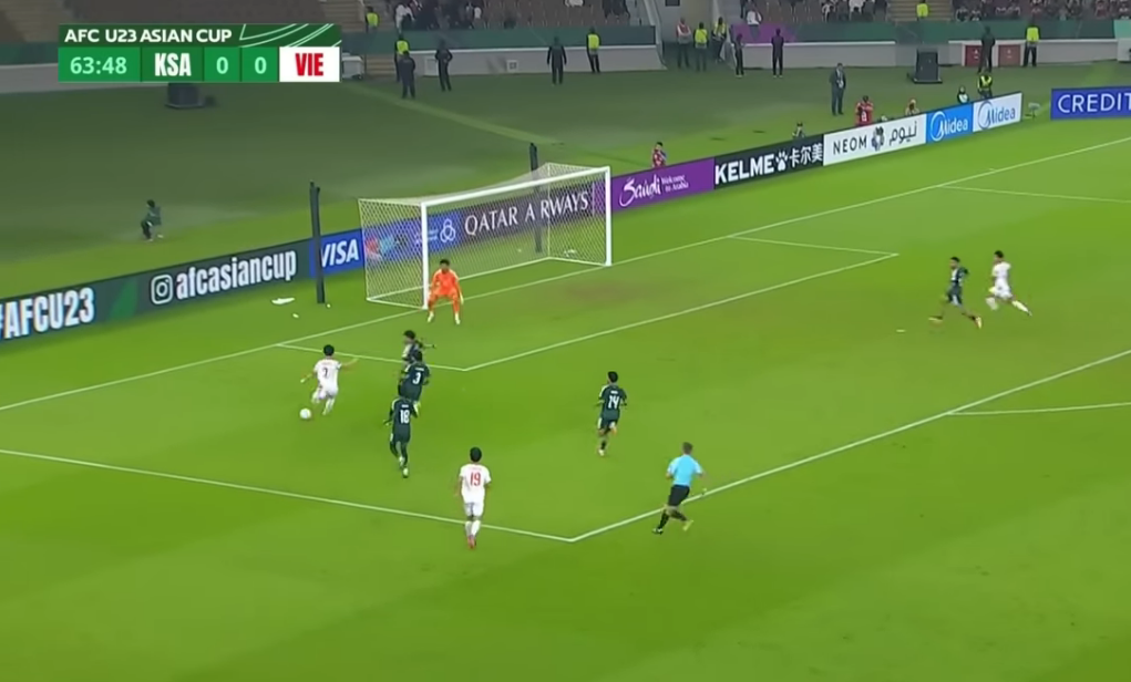 Ghi si&ecirc;u phẩm g&oacute;c cực hẹp v&agrave;o lưới Saudi Arabia, Đ&igrave;nh Bắc tiết lộ chỉ dẫn đặc biệt của HLV Kim Sang-sik - Ảnh 1.