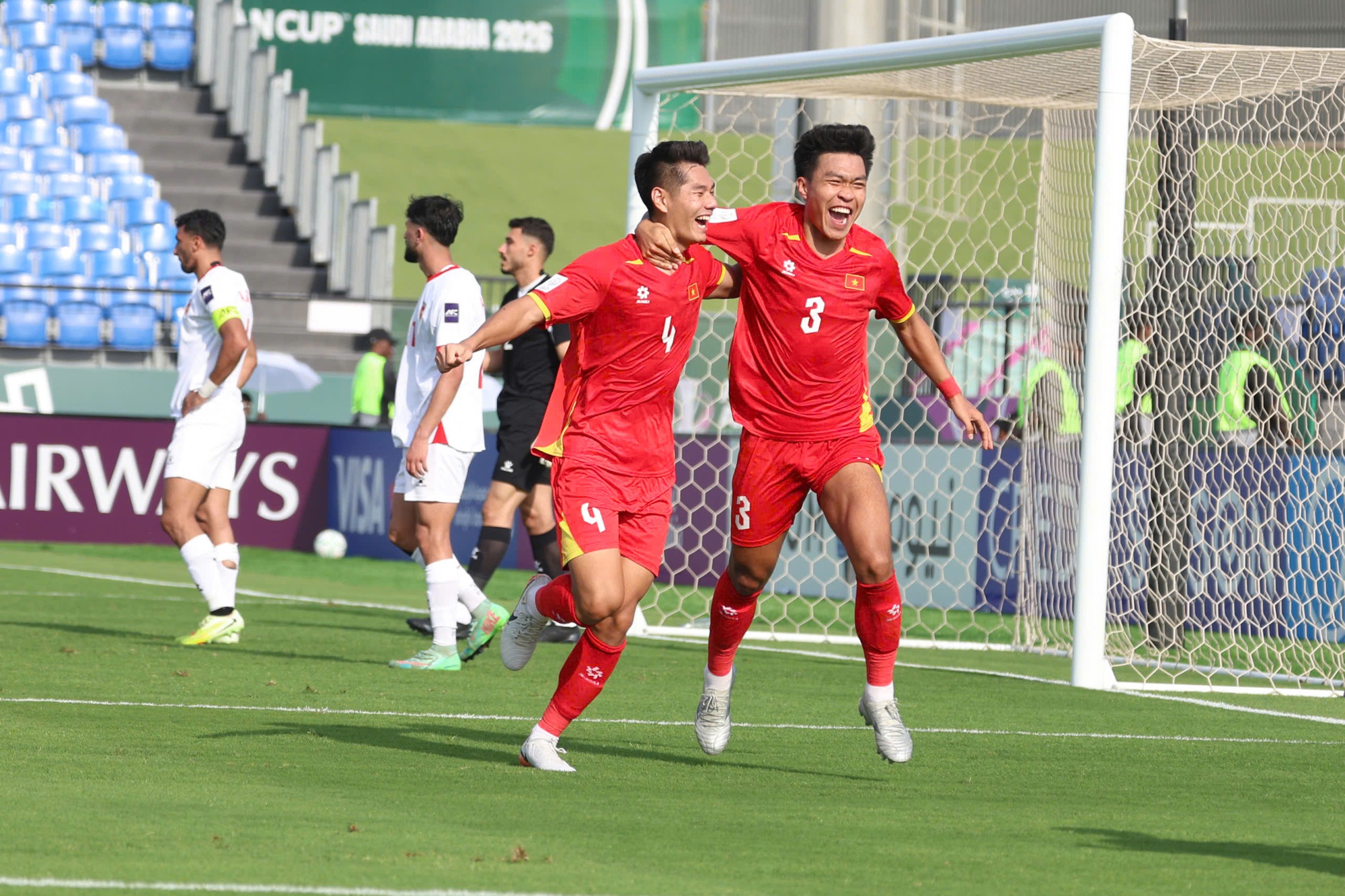 Diễn biến trận đấu U23 Việt Nam vs U23 Saudi Arabia: Đo&agrave;n qu&acirc;n &aacute;o đỏ giữ vững ng&ocirc;i đầu bảng? - Ảnh 2.