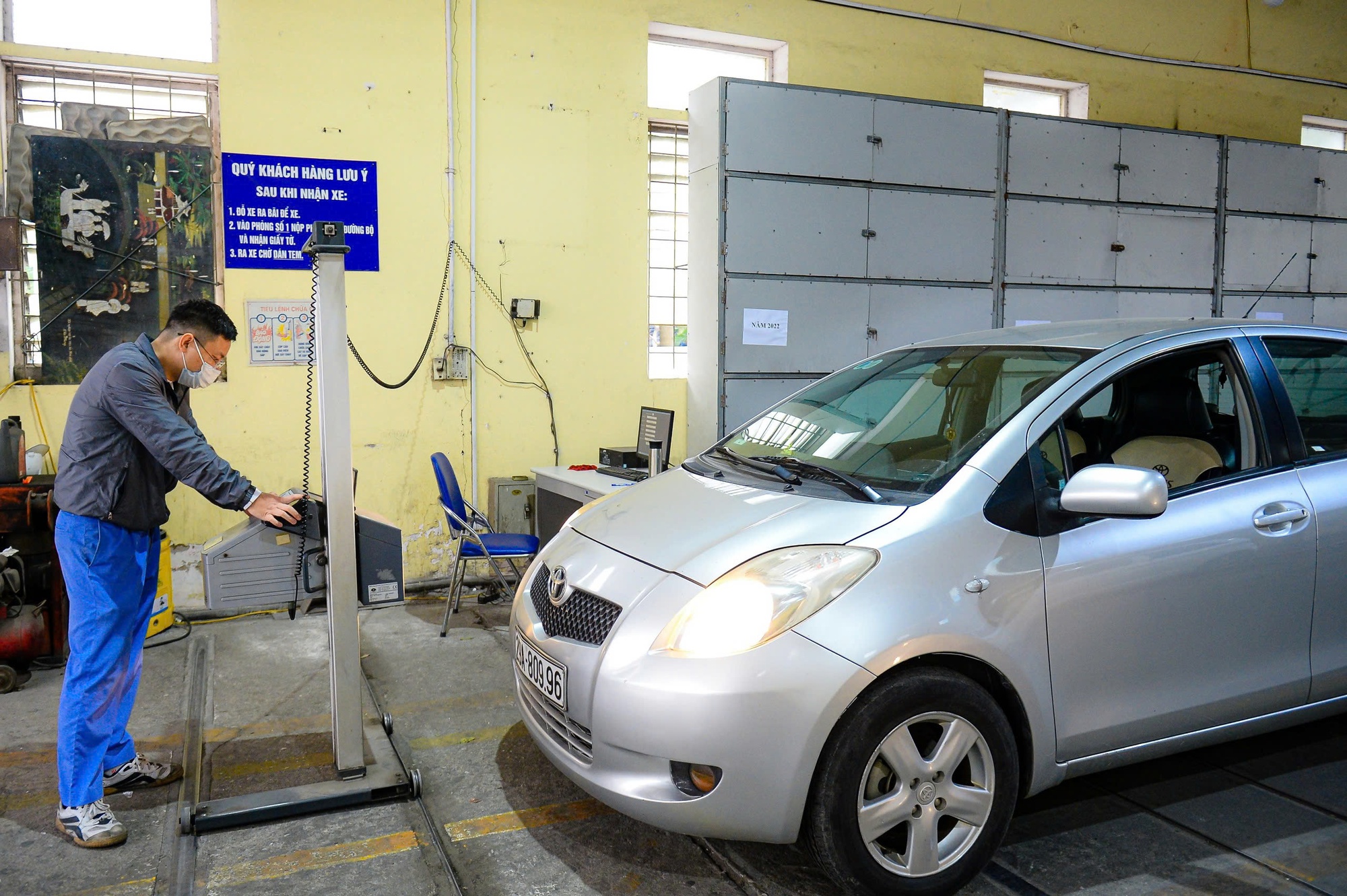 &Ocirc; t&ocirc; rớt kiểm định: Tốn tiền, tốn sức! - Ảnh 1.