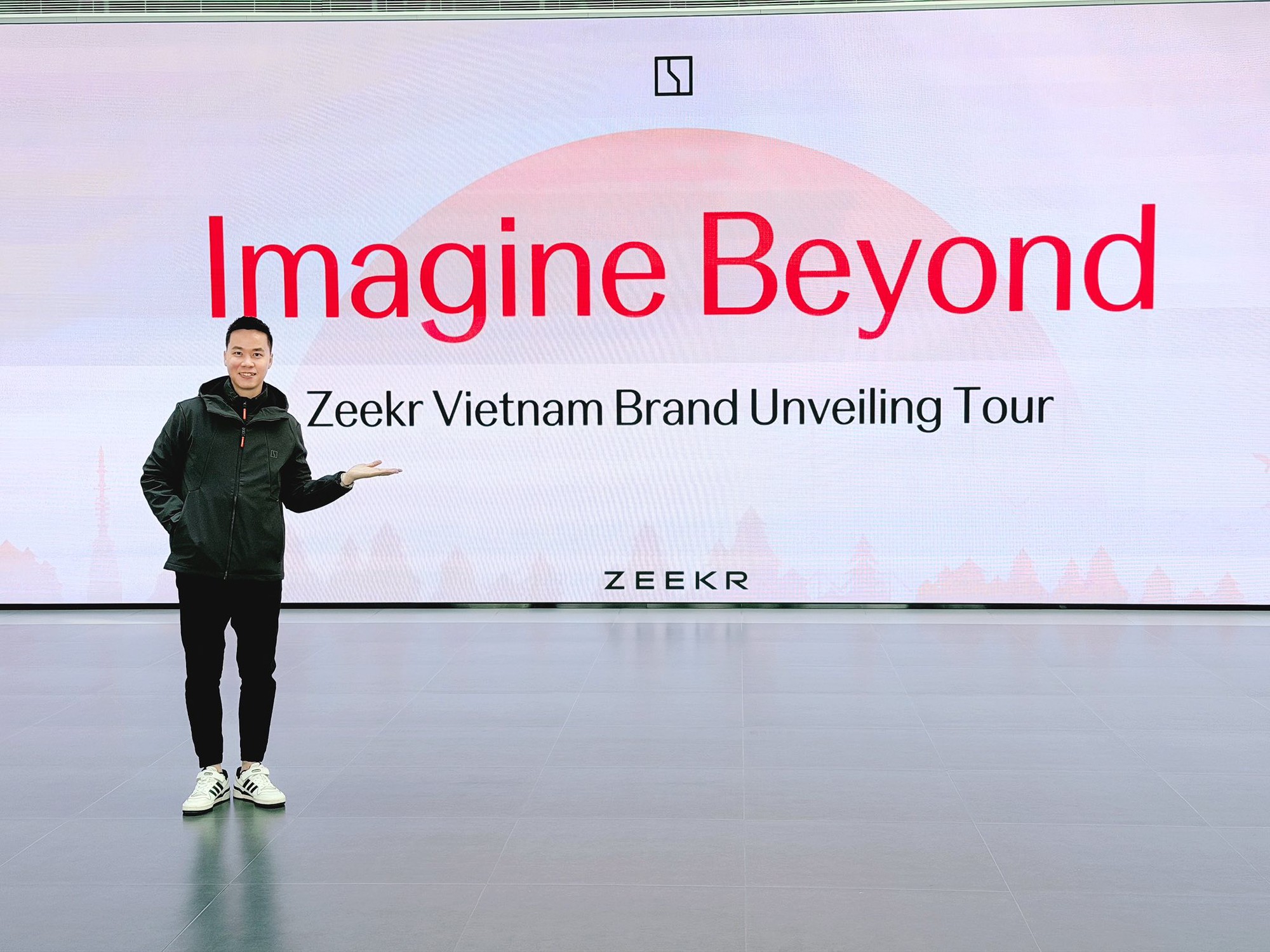 Thử l&agrave;m &lsquo;Chủ tịch&rsquo; tr&ecirc;n ghế Zeekr 009 sắp về Việt Nam: C&oacute; chi tiết kh&ocirc;ng ngờ tới!- Ảnh 1.