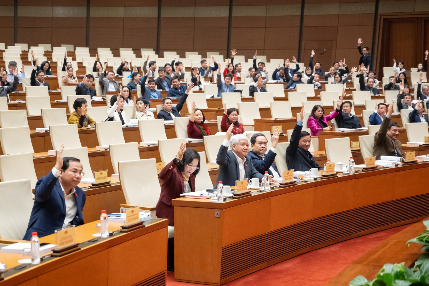 Danh s&aacute;ch 122 nh&acirc;n sự ứng cử đại biểu Quốc hội chuy&ecirc;n tr&aacute;ch kh&oacute;a XVI được th&ocirc;ng qua - Ảnh 2.