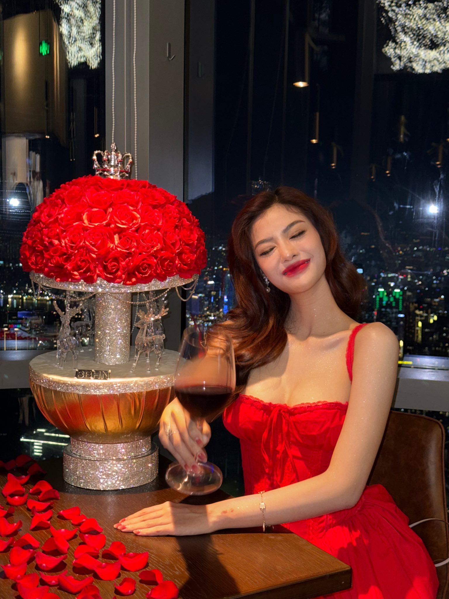 Điểm chung của Ngọc Loan và Lona Kiều Loan- Ảnh 13. Điểm chung của Ngọc Loan và Lona Kiều Loan- Ảnh 13.