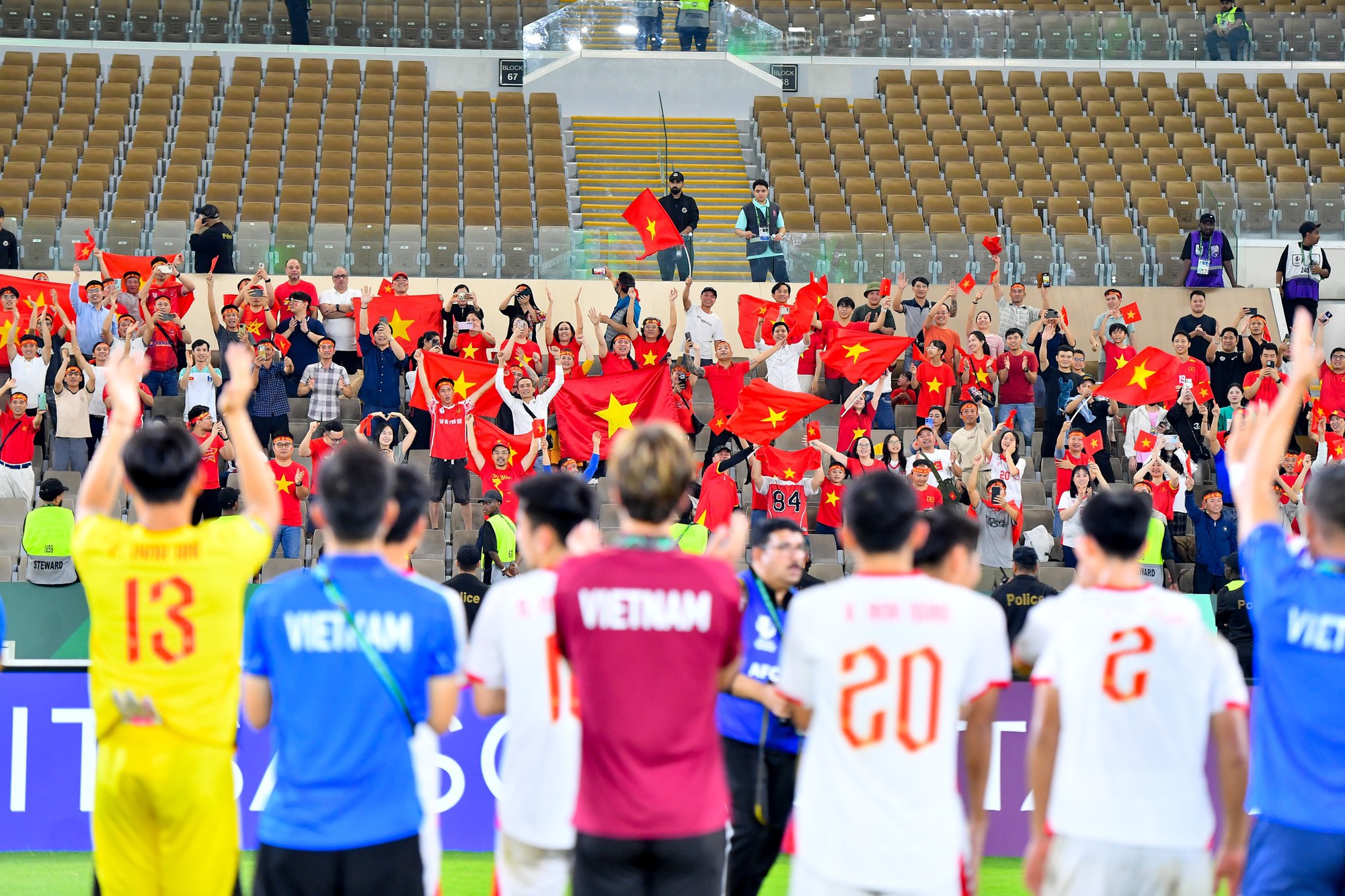 Đình Bắc cầm Iphone màu cam gọi cho ai?- Ảnh 8.