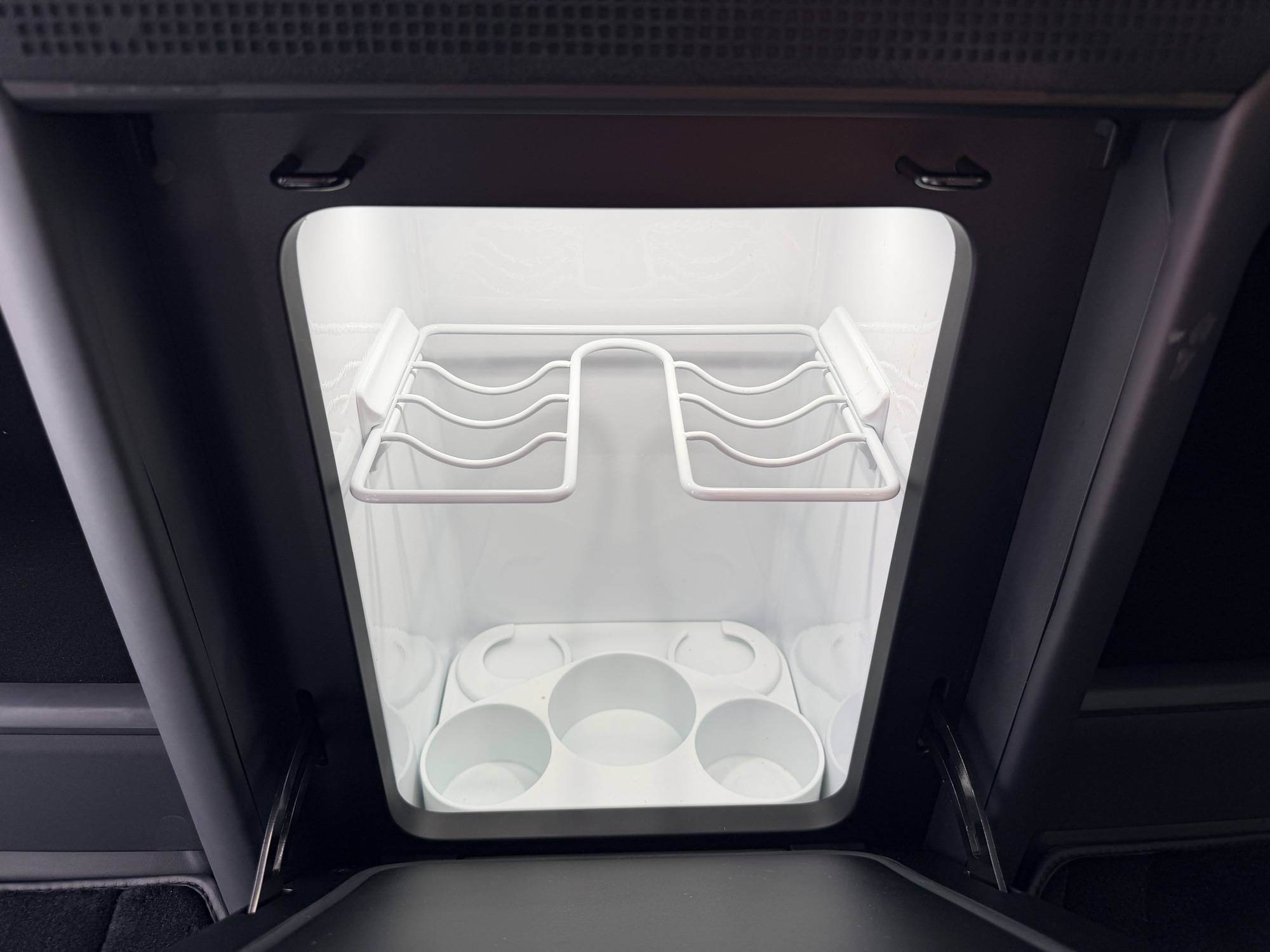 Thử l&agrave;m &lsquo;Chủ tịch&rsquo; tr&ecirc;n ghế Zeekr 009 sắp về Việt Nam: C&oacute; chi tiết kh&ocirc;ng ngờ tới!- Ảnh 13.