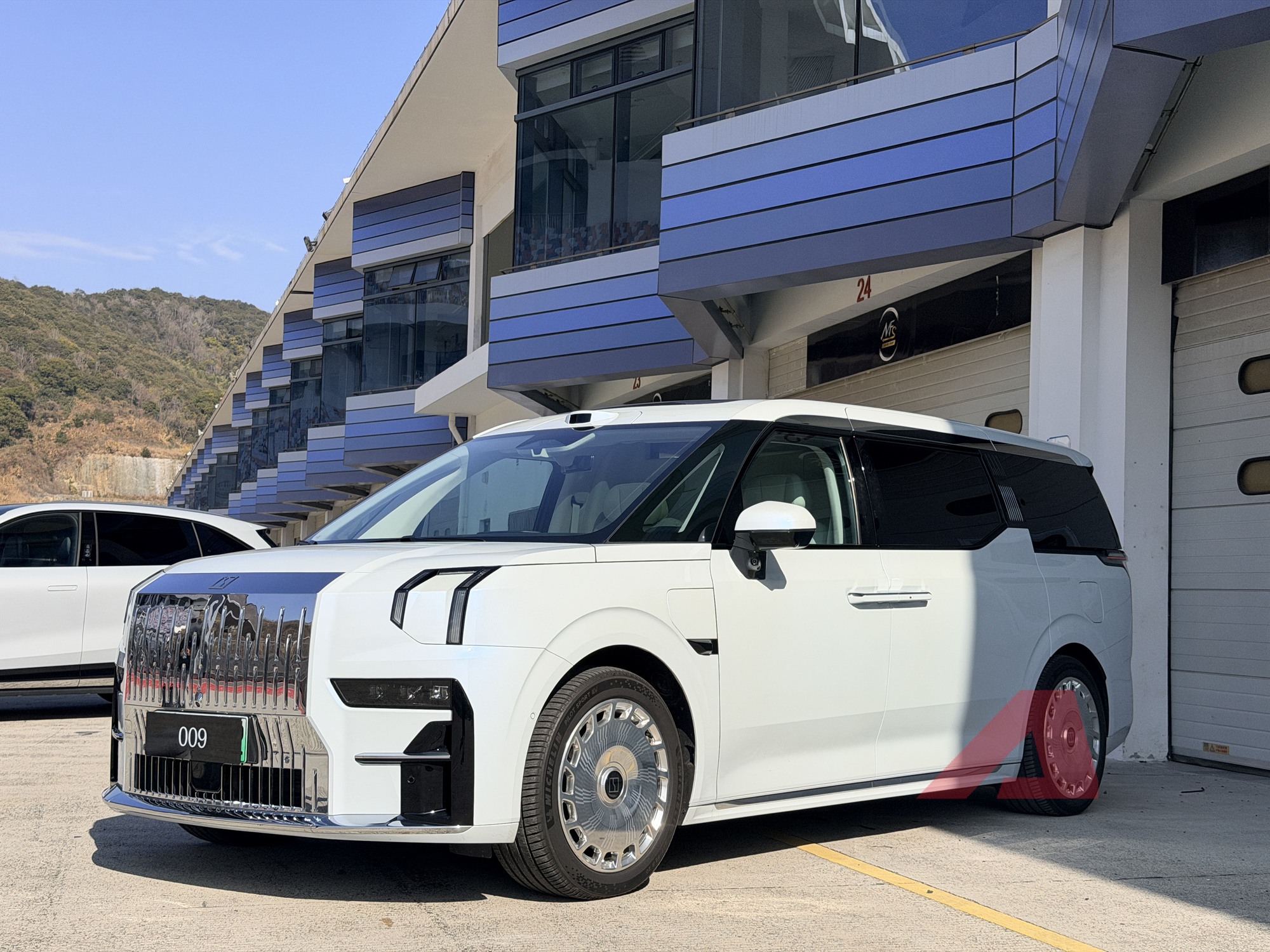 Thử l&agrave;m &lsquo;Chủ tịch&rsquo; tr&ecirc;n ghế Zeekr 009 sắp về Việt Nam: C&oacute; chi tiết kh&ocirc;ng ngờ tới!- Ảnh 3.