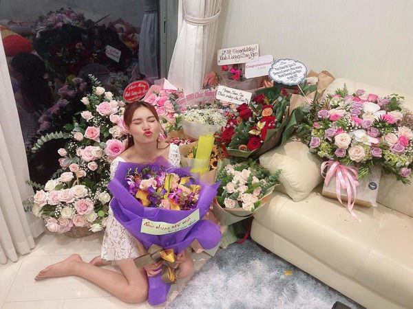 Cuộc sống sang chảnh của "Gái già lắm chiêu" trong căn biệt thự 2 mặt tiền bề thế - Ảnh 11.