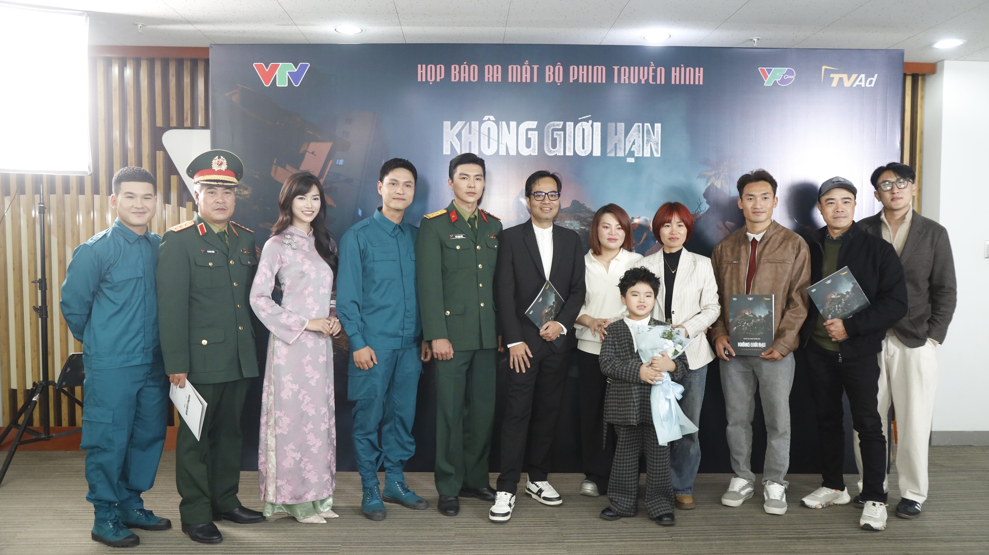 Mỹ nam "Mưa đỏ" hóa thân thành trung tá trong phim giờ vàng VTV "Không giới hạn"- Ảnh 3.