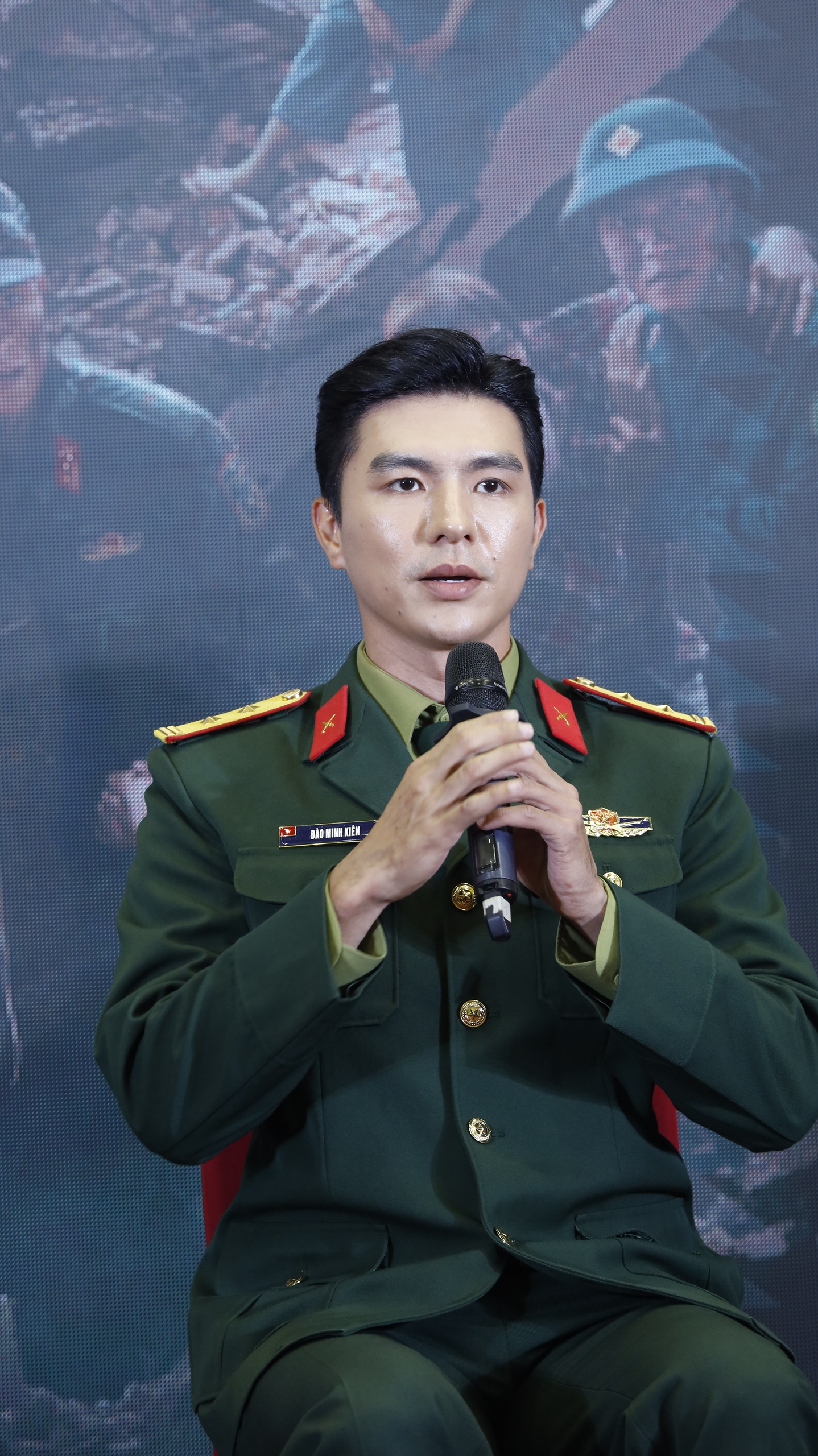 Mỹ nam "Mưa đỏ" hóa thân thành trung tá trong phim giờ vàng VTV "Không giới hạn"- Ảnh 2.