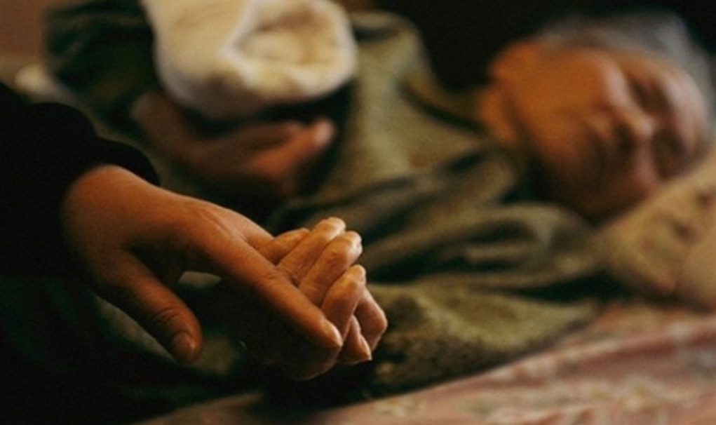 C&ograve;n chưa qua lễ 49 ng&agrave;y của mẹ chồng, chồng đ&atilde; "trao" cho t&ocirc;i một "quả đắng"- Ảnh 1.