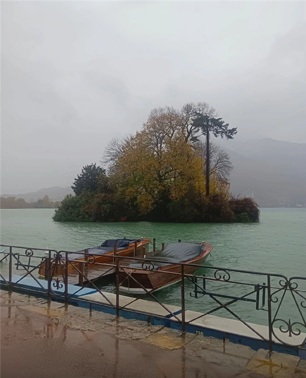 Bộ ảnh đi chơi Paris của &ocirc;ng ch&uacute; trung ni&ecirc;n viral to&agrave;n cầu: Cả năm marketing của du lịch Ph&aacute;p &ldquo;thua đau&rdquo; dưới 1 chiếc điện thoại- Ảnh 8.