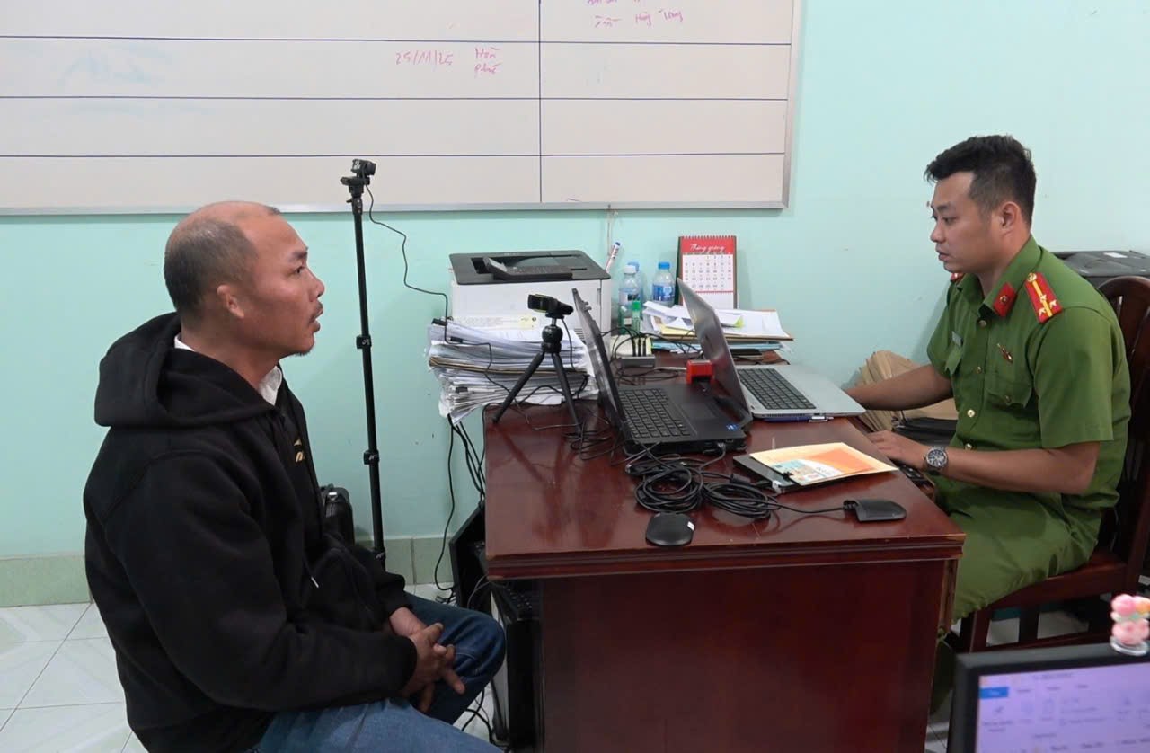 Vụ chuyến xe b&atilde;o t&aacute;p ở Đồng Th&aacute;p: T&agrave;i xế xe tải v&agrave; xe kh&aacute;ch bị tạm giam - Ảnh 2.