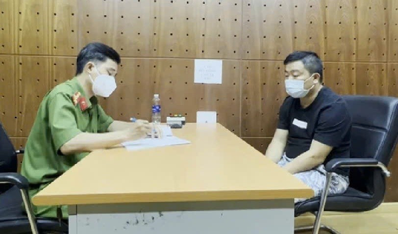 Bắt đối tượng lừa đảo tiền ảo triệu đ&ocirc; qua s&agrave;n Bioption tại TPHCM - Ảnh 1.