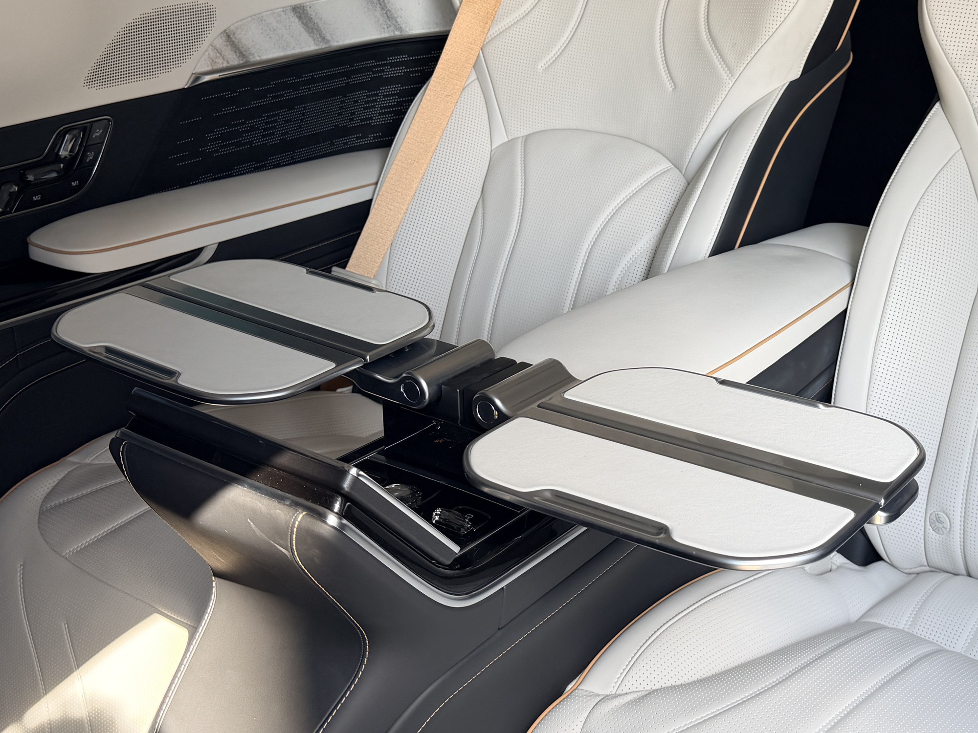 Thử l&agrave;m &lsquo;Chủ tịch&rsquo; tr&ecirc;n ghế Zeekr 009 sắp về Việt Nam: C&oacute; chi tiết kh&ocirc;ng ngờ tới!- Ảnh 6.