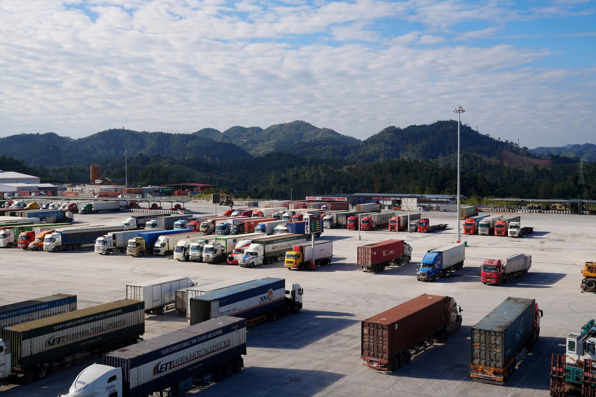 Ch&iacute;nh thức vận h&agrave;nh "si&ecirc;u" hạ tầng tại khu kinh tế c&oacute; cửa khẩu đường bộ lớn nhất Việt Nam - Trung Quốc - Ảnh 3.