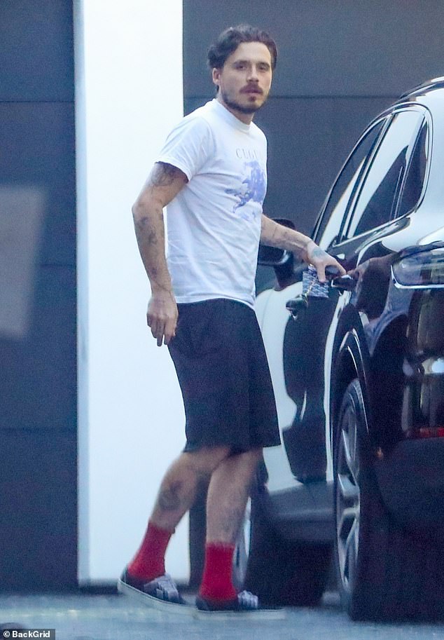 Thêm dầu vào lửa: Dâu cả thích bình luận công kích David Beckham - Victoria- Ảnh 3.