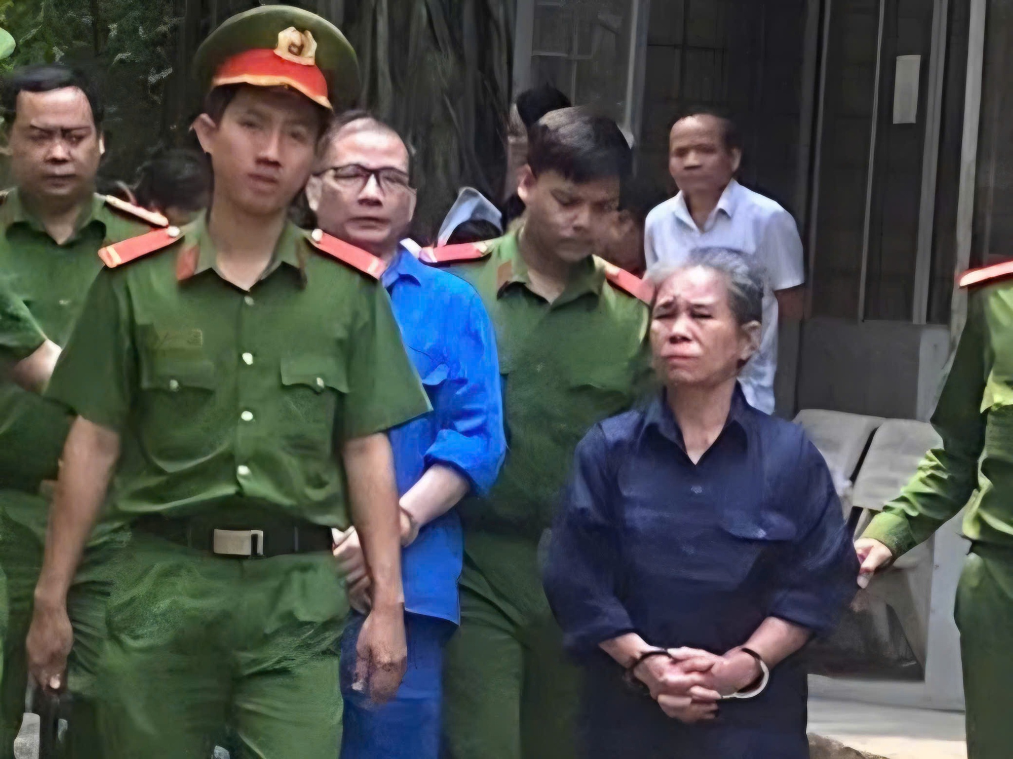 Trưởng ph&ograve;ng s&acirc;n bay v&agrave; phi vụ lừa đảo chiếm đoạt t&agrave;i sản l&ecirc;n đến 12 , 95 tỉ đồng - Ảnh 1.