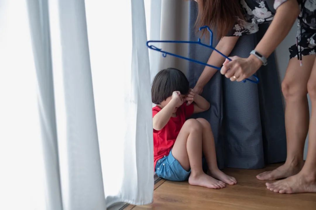 B&eacute; lớp 2 suy thận cấp sau khi bị mẹ&hellip; đ&aacute;nh v&agrave;o chỗ n&agrave;y v&igrave; lười l&agrave;m b&agrave;i tập về nh&agrave; - Ảnh 2.