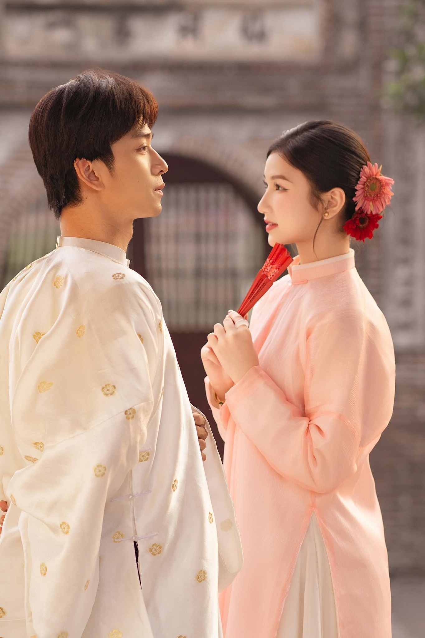 N&agrave;ng Mơ bị "t&oacute;m" hẹn h&ograve; nam diễn vi&ecirc;n Việt hơn 13 tuổi - Ảnh 6.