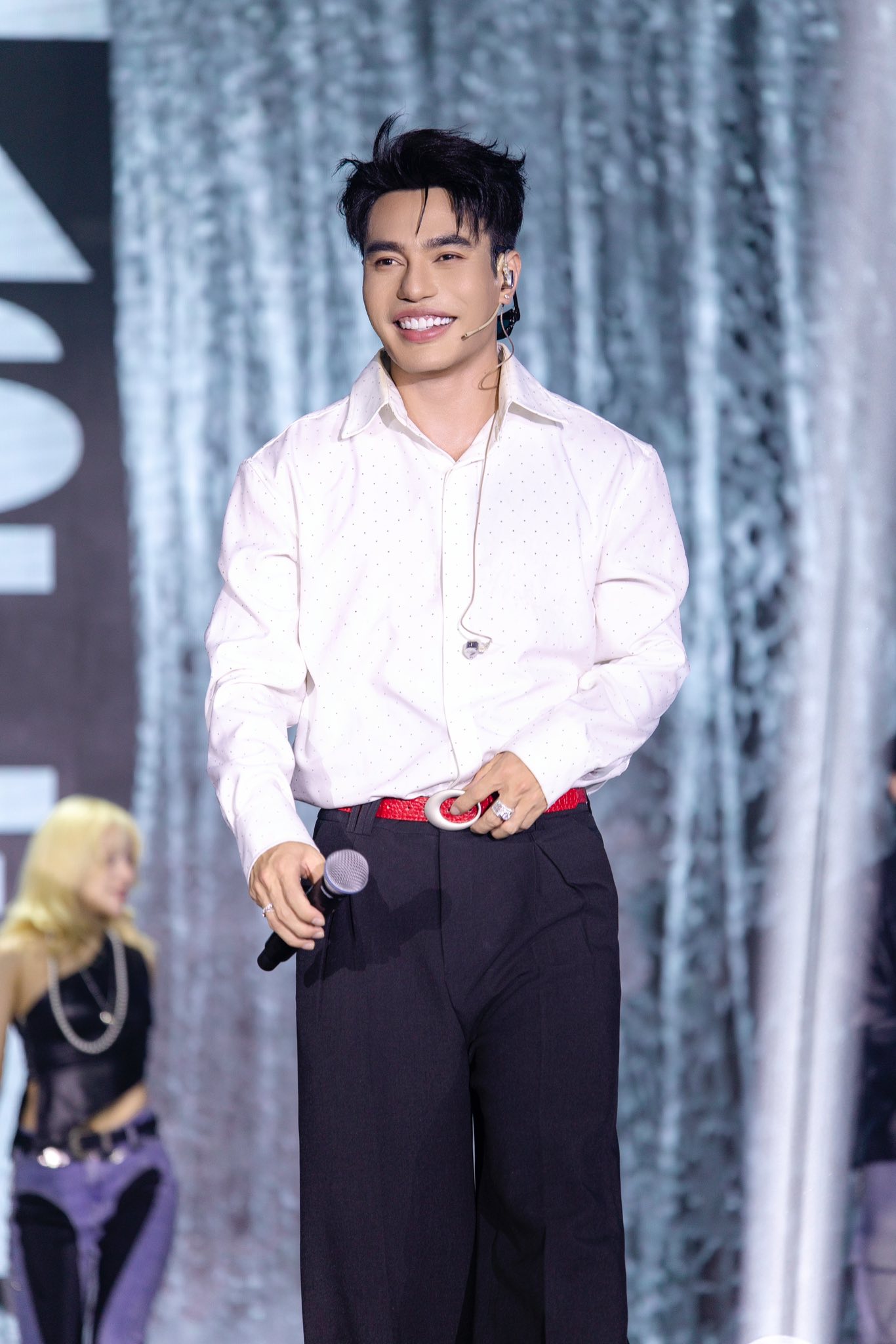 L&ecirc; Dương Bảo L&acirc;m h&agrave;nh xử chẳng giống ai- Ảnh 2.