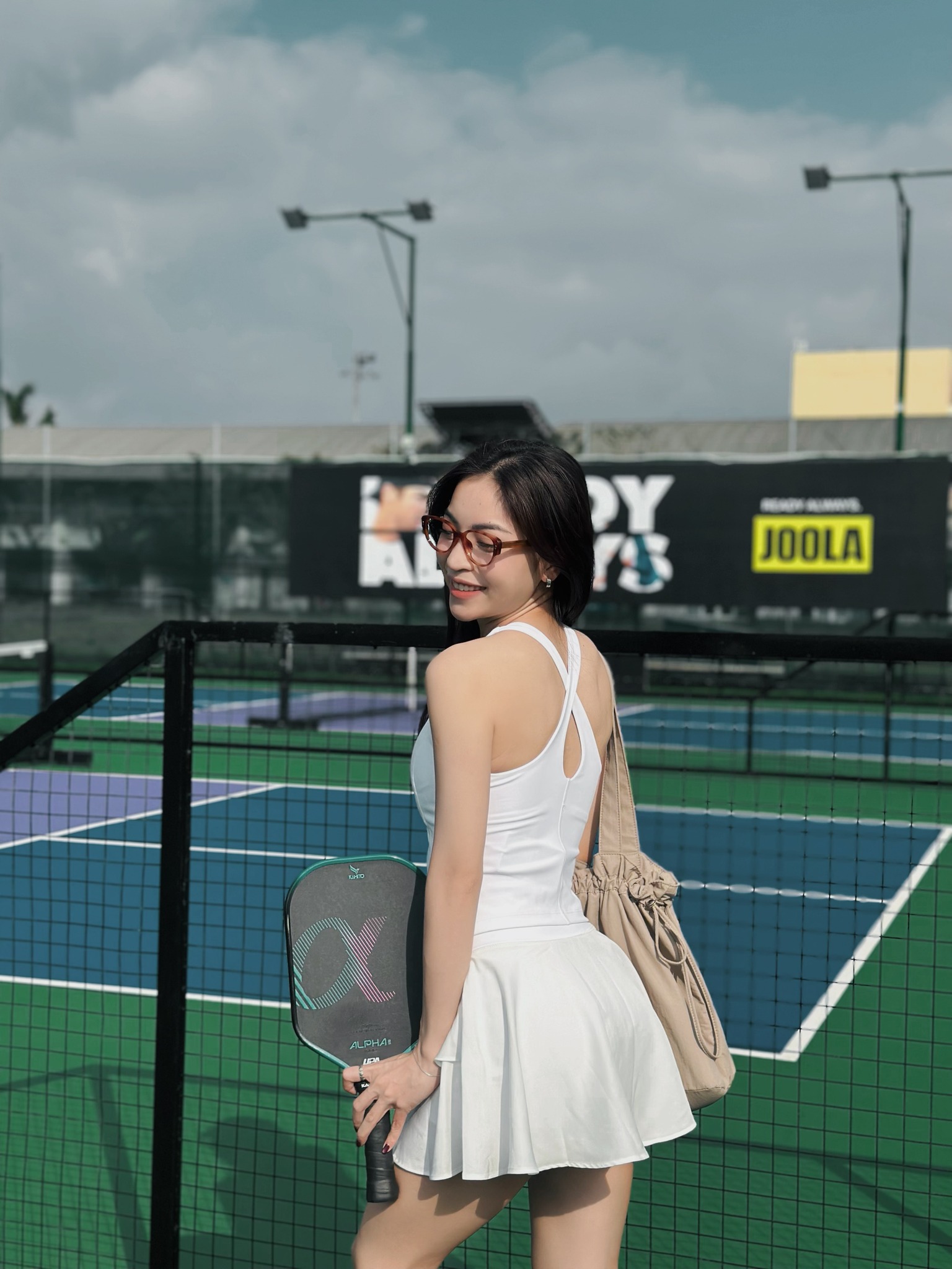 Visual trắng ph&aacute;t s&aacute;ng tr&ecirc;n s&acirc;n pickleball của Nhật L&ecirc;- Ảnh 3.