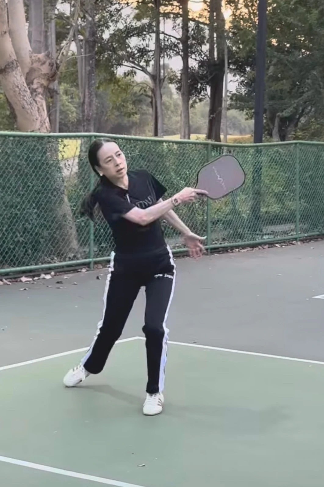 Nữ tỷ phú Thái Lan Madam Pang chơi pickleball gây bão cõi mạng- Ảnh 1.