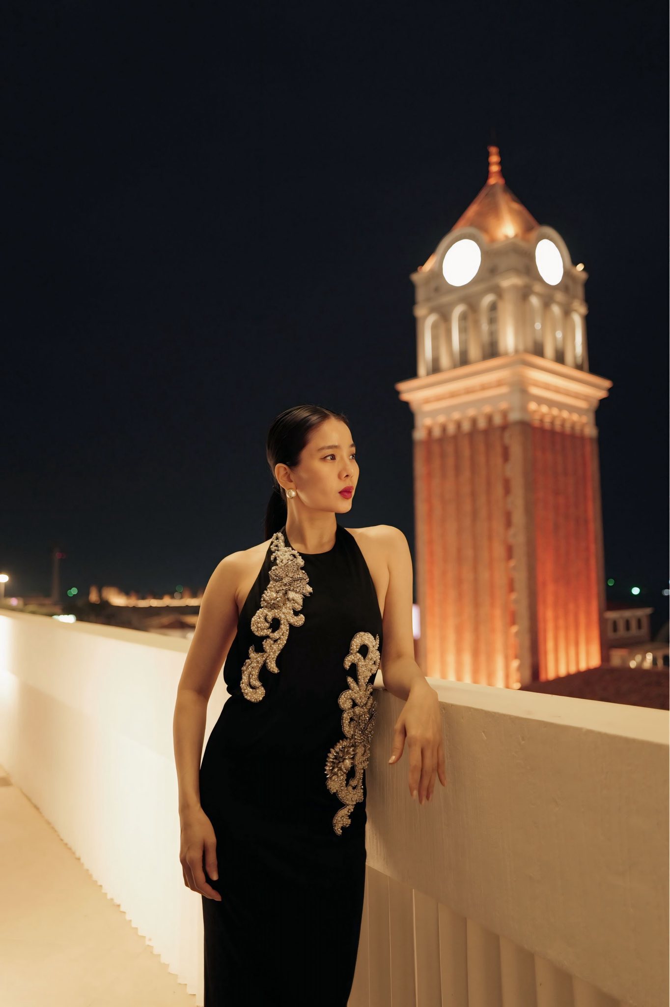 Lệ Quy&ecirc;n diện &aacute;o tắm gợi cảm, khoe v&oacute;c d&aacute;ng ở tuổi U50- Ảnh 1.