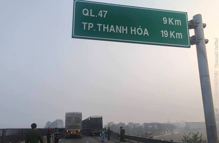 Tai nạn li&ecirc;n ho&agrave;n tr&ecirc;n cao tốc cao Bồ - Mai Sơn khiến 10 người thương vong - Ảnh 1.