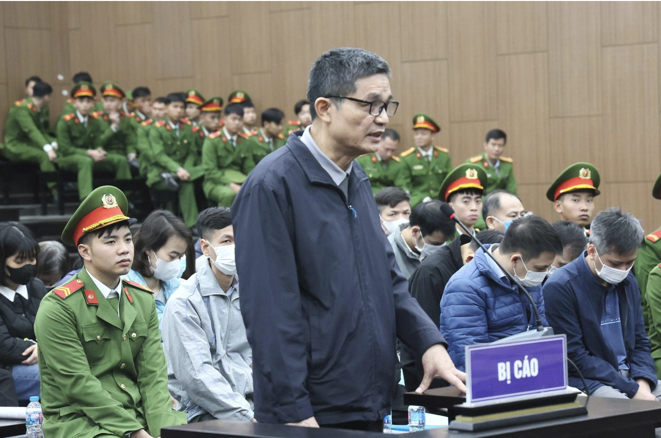 Tuy&ecirc;n &aacute;n cựu Cục trưởng Cục An to&agrave;n thực phẩm nhận hối lộ h&agrave;ng chục tỉ đồng - Ảnh 1.