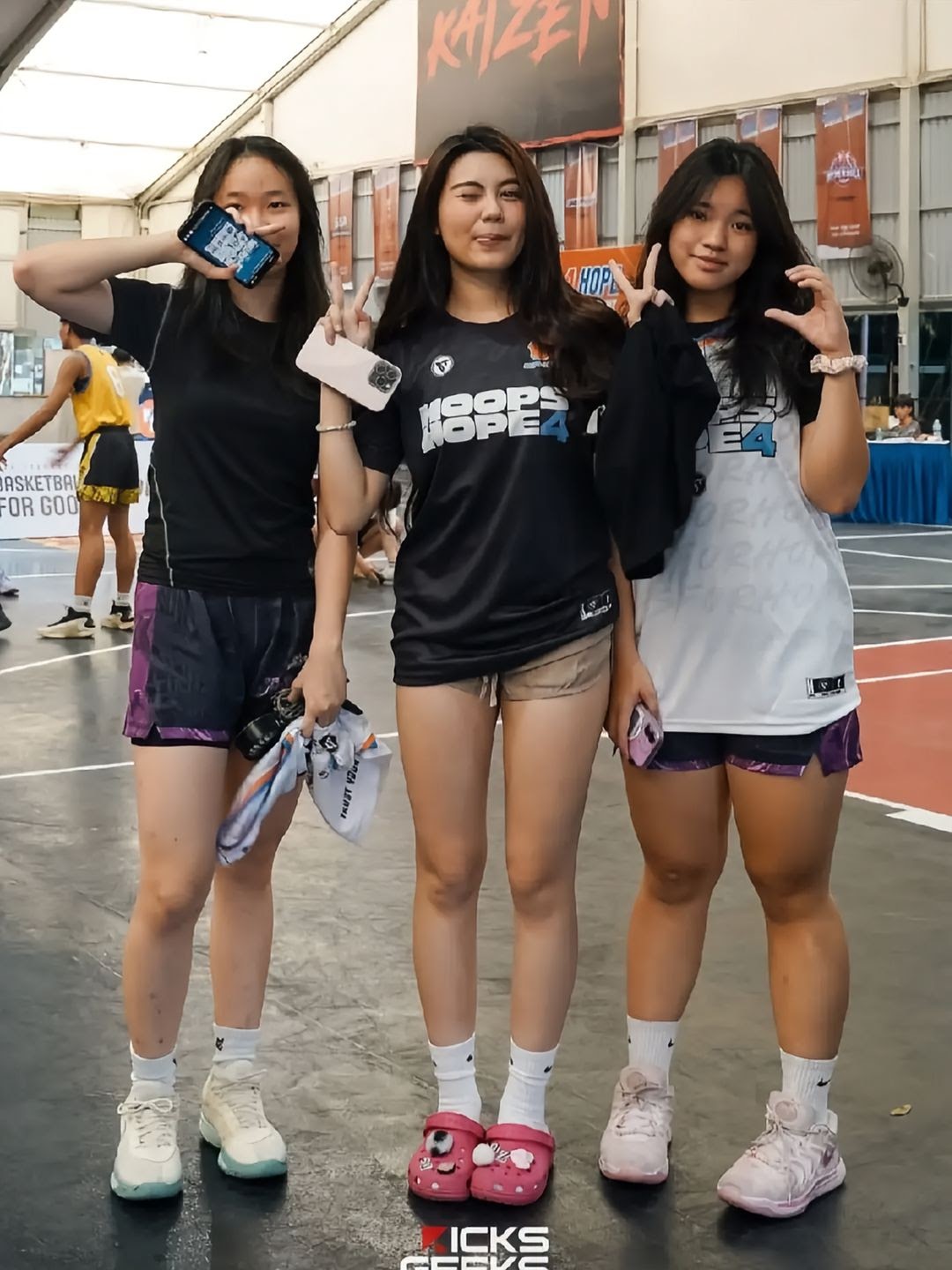 Hạt Dẻ xinh đẹp, tràn đầy khí chất "nàng thơ bóng rổ", cả nhà MC Quyền Linh kéo vào cổ vũ cực đáng yêu - Ảnh 6.