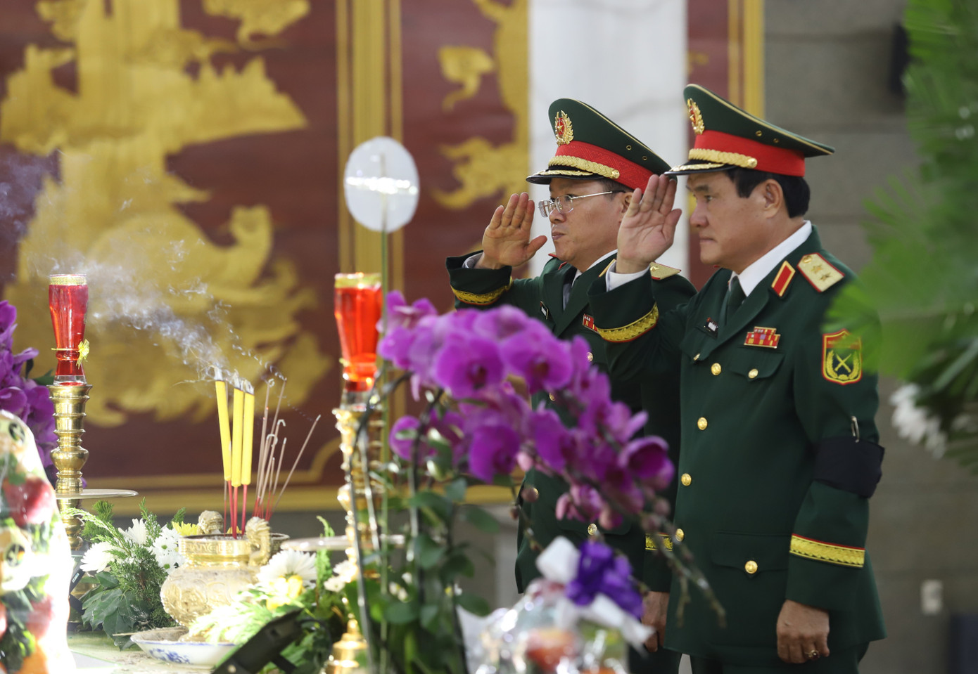 L&atilde;nh đạo viếng Đại tướng L&ecirc; Văn Dũng: Lễ tang cấp Nh&agrave; nước đầy x&uacute;c động - Ảnh 14.