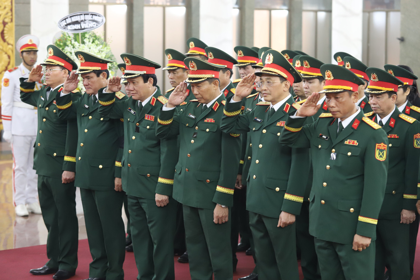 L&atilde;nh đạo viếng Đại tướng L&ecirc; Văn Dũng: Lễ tang cấp Nh&agrave; nước đầy x&uacute;c động - Ảnh 13.