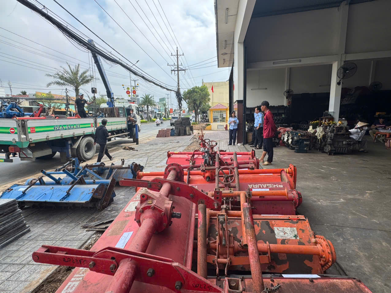 Đột xuất kiểm tra c&aacute;c hộ kinh doanh: Ph&aacute;t hiện nhiều sai phạm nghi&ecirc;m trọng, c&oacute; cơ sở bị phạt gần 100 triệu đồng- Ảnh 2.
