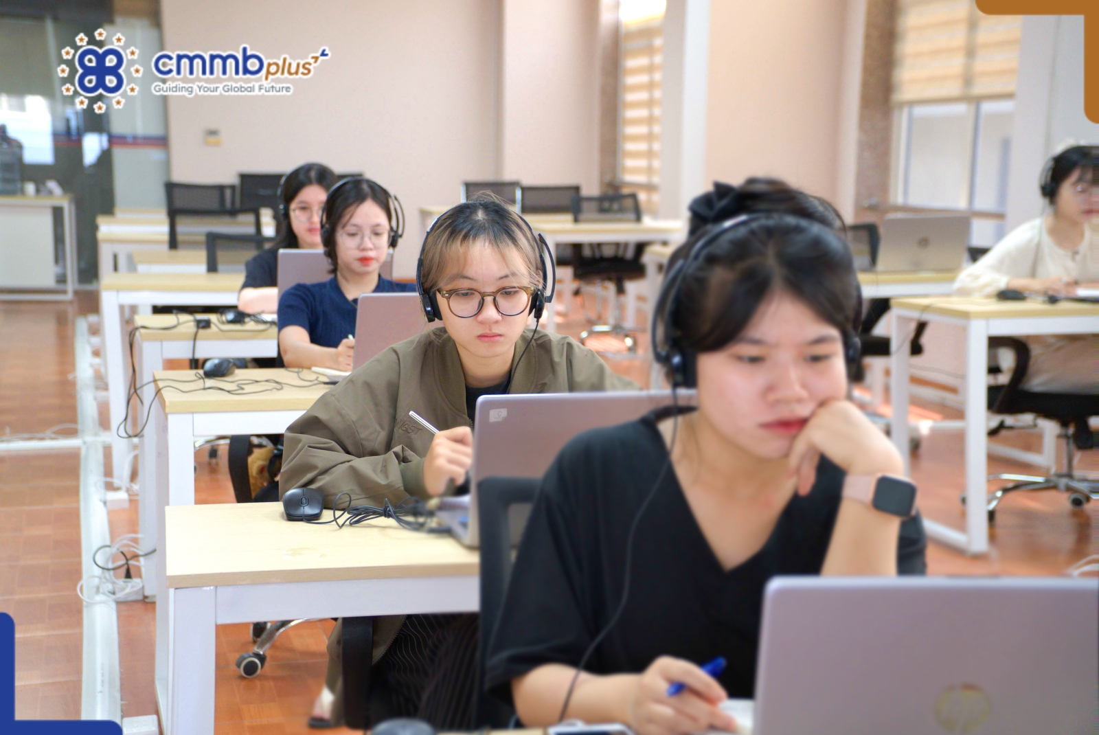 Các chương trình du học đại học, thạc sĩ, dịch vụ visa tại CMMB Plus - Ảnh 2.