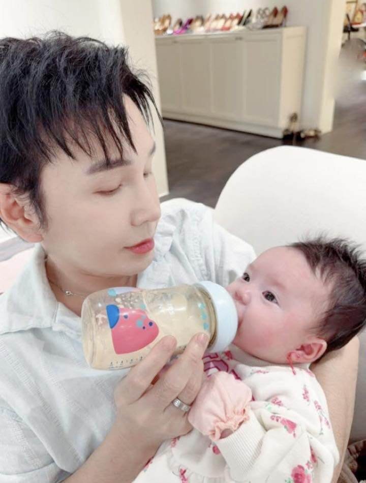 Hoa hậu 4 con, mẹ bỉm sữa cực sexy: Ở biệt thự 600m2 si&ecirc;u sang, được chồng l&agrave; NSƯT cưng chiều - Ảnh 3.