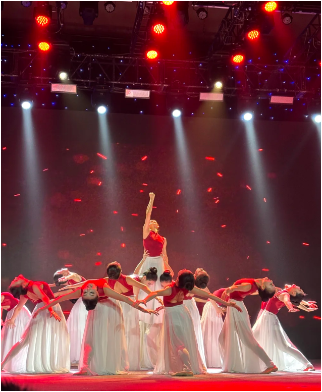 Giải nhất 20 triệu đồng, nh&acirc;n vi&ecirc;n một c&ocirc;ng ty ở TP.HCM thức đến 1-2h s&aacute;ng tập văn nghệ cuối năm- Ảnh 8.