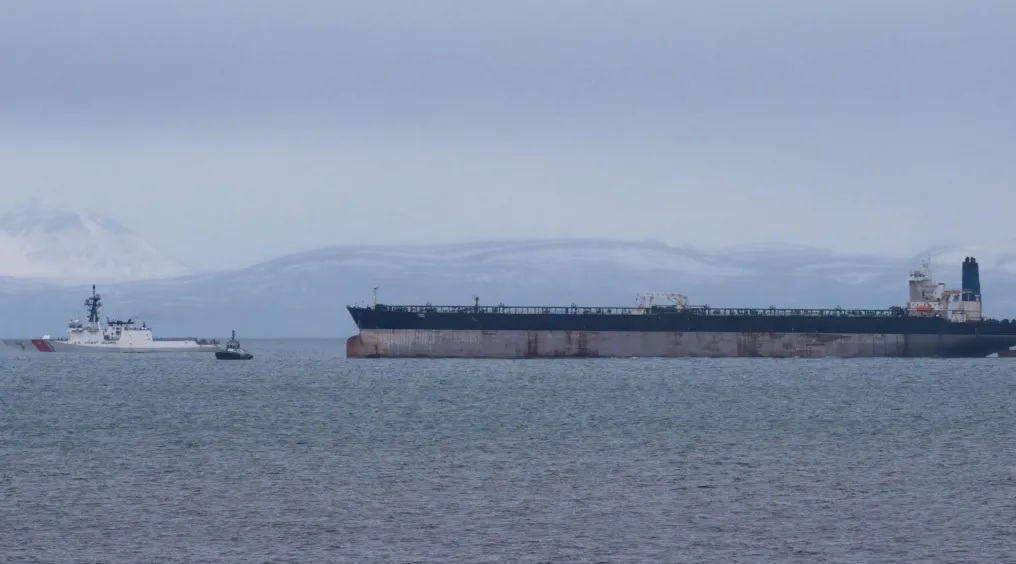 Tàu chở dầu Nga bị Mỹ bắt giữ được phát hiện ở Anh - Ảnh 1.